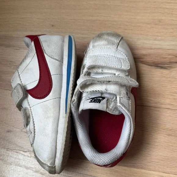 Nike Kids White and Red Velcro Sneakers - Picture 12 of 12